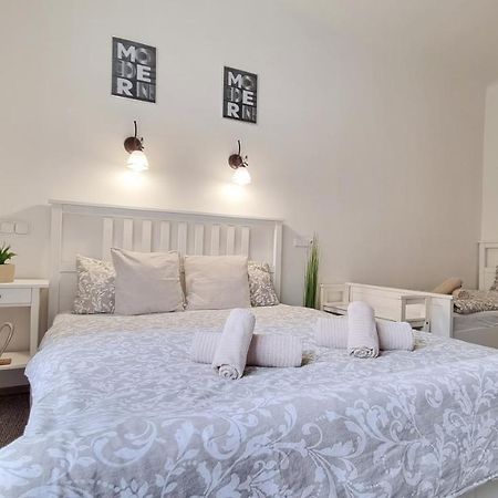Finnem Rentals Zikova Praga Exterior foto